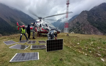 दार्चुलामा सञ्चार सुचारु गर्न हेलिकोप्टरमार्फत सोलार ढुवानी